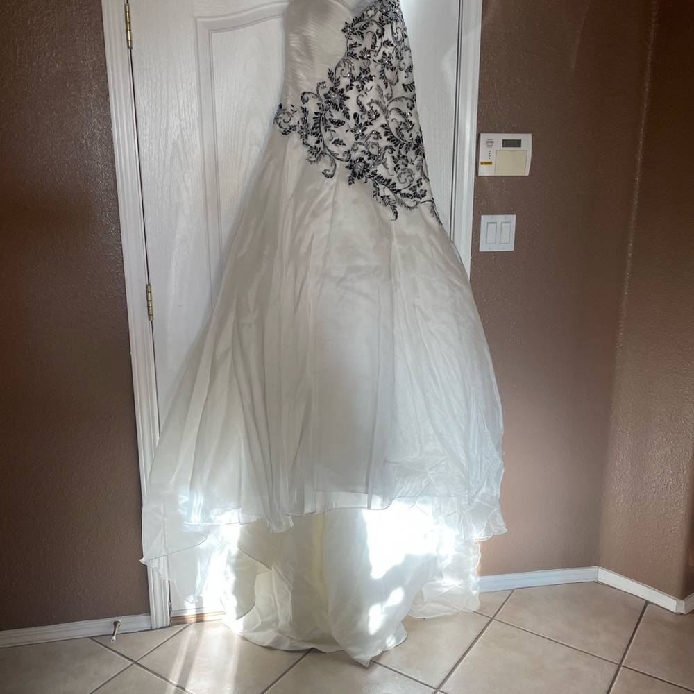 Wedding bundles. I will add the rest in another post. Selling all for 2000 - Picture 13 of 16